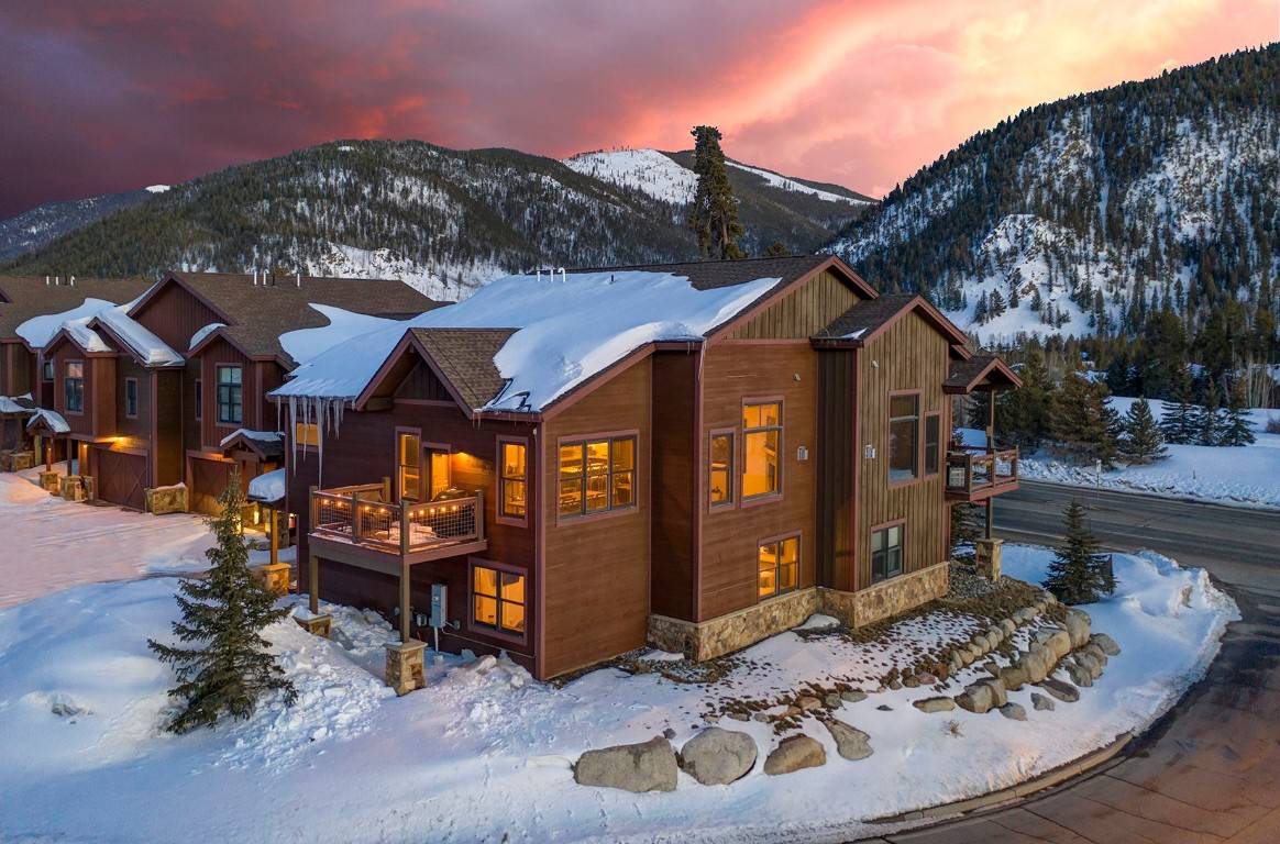 This Frey Gulch Townhome offers an unbeatable combination of convenience and comfort in Keystone.