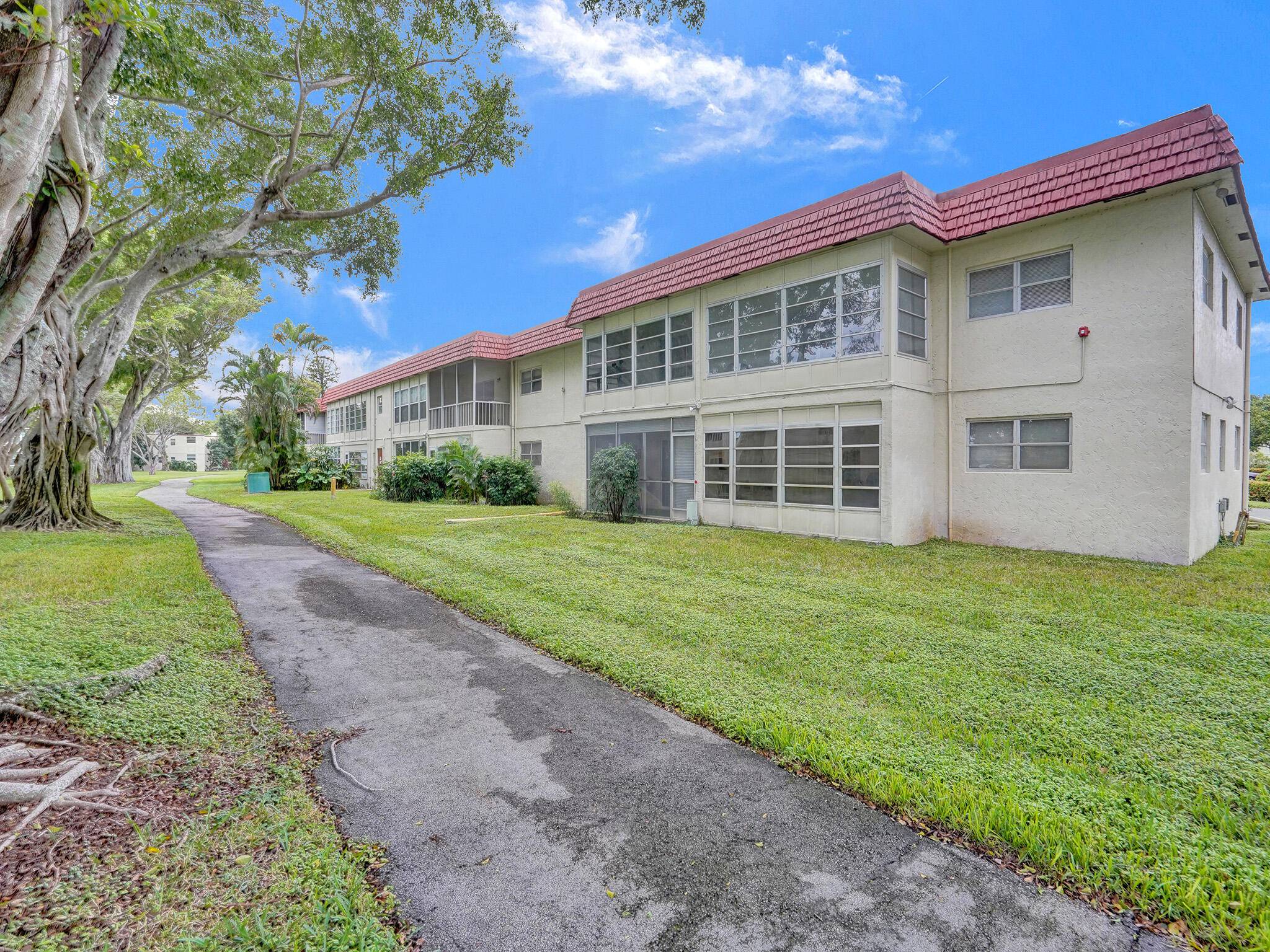 Enjoy peaceful living here at this 2 bedroom 2 bath condo with 925sq ft in a quiet 55 community !