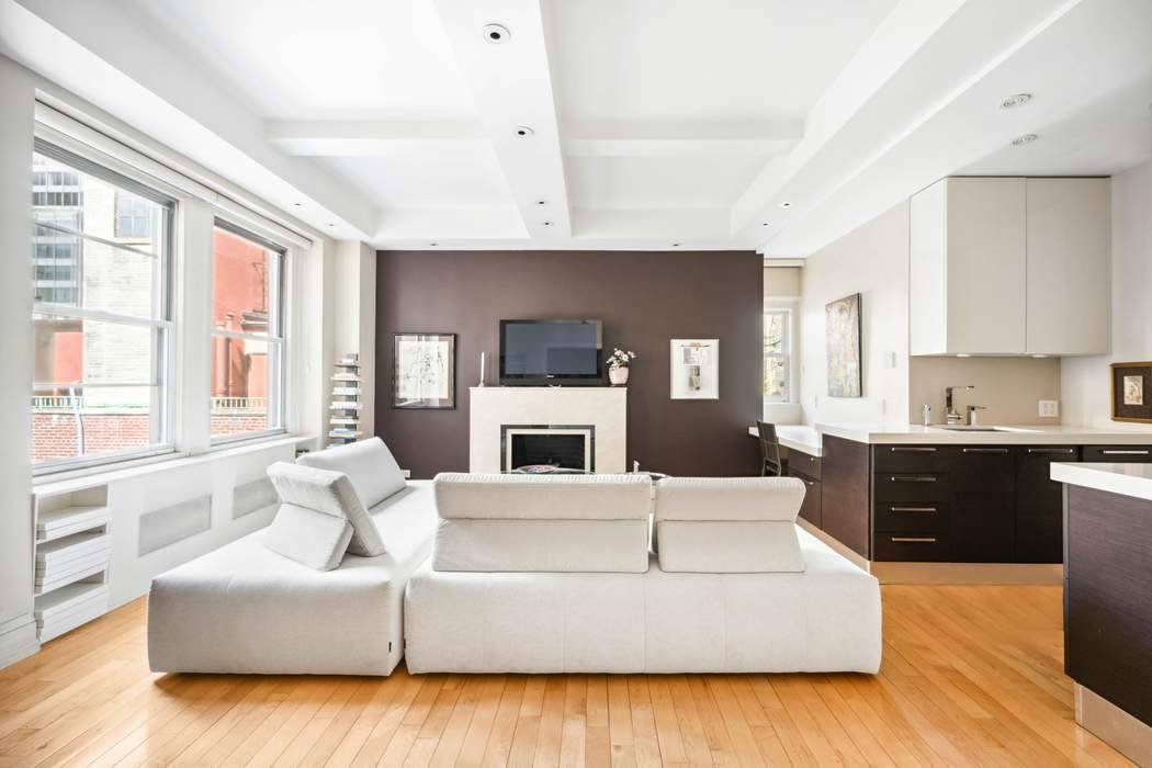 Welcome to 14E, at 67 Park Avenue, an oversized one bedroom, situated in the heart of Murray Hill.