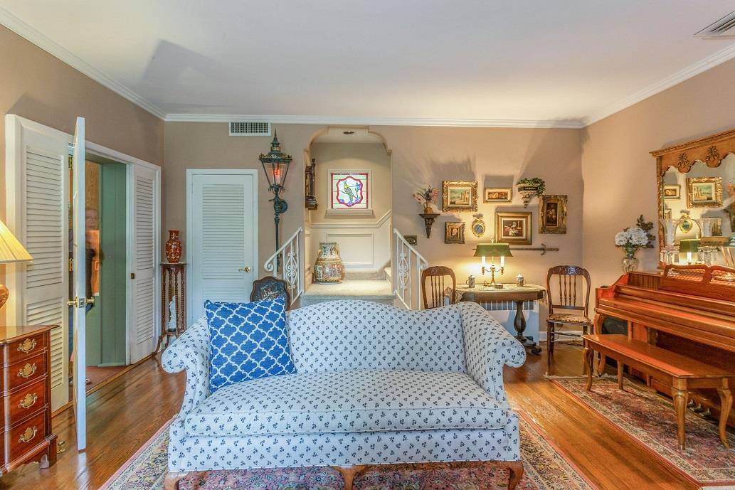 19 Knox Place is a charming and lovingly maintained Dutch Colonial in the highly desirable Royal Oak section of Castleton Corners.