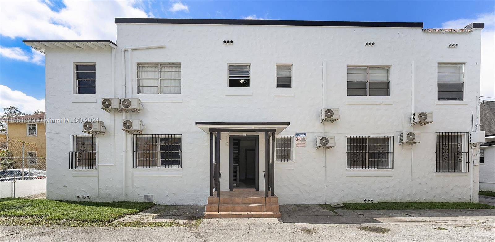 Great income producing investment opportunity in Little Havana.