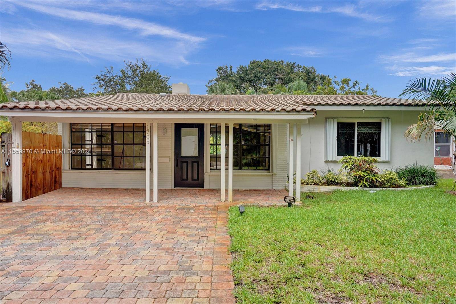 Discover this inviting Shady Banks residence, offering 2 bedrooms and 2 bathrooms, complete with a charming Florida Room.