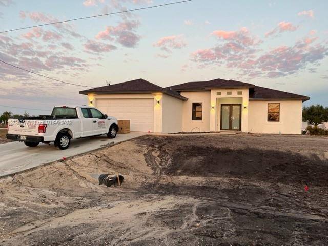 AVAILABLE NEW CONSTRUCTION 3BED 2BATH DEN 2CAR GARAGE, SINGLE FAMILY HOME LOCATED IN BEAUTIFUL CAPE CORAL.