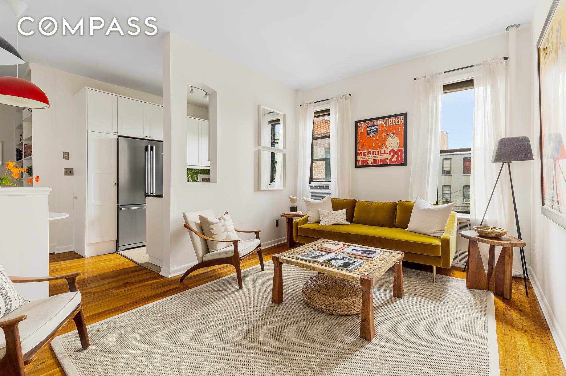 Set on the border of Prospect Heights and Crown Heights, come home to this lovely and chic oversized one bedroom set in an elevator co op building on a leafy ...