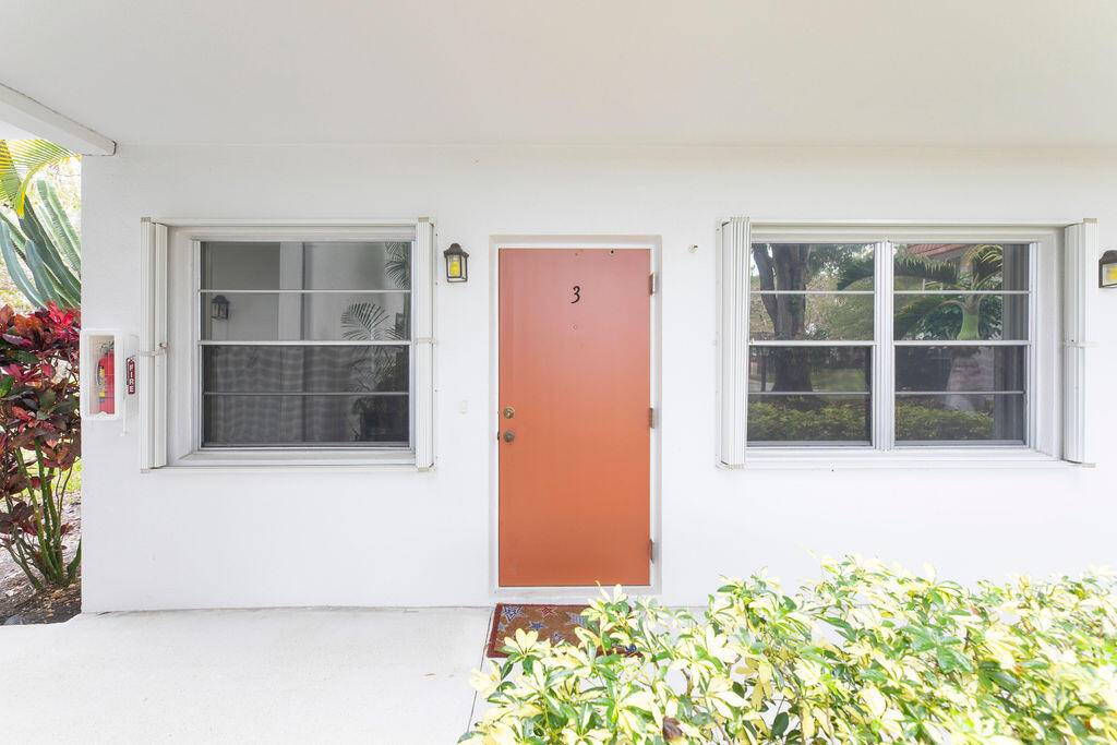 Great opportunity to own a FIRST FLOOR unit in the desired community of Vista Pines in Stuart.