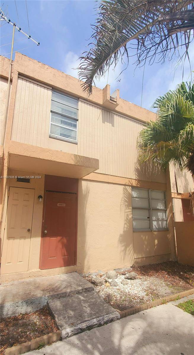 Four bedroom townhouse style condo All bedrooms upstairs in prime South Miami location near UM, Sunset Place, South Miami Metrorail station, South Miami Hospital Coral Gables.
