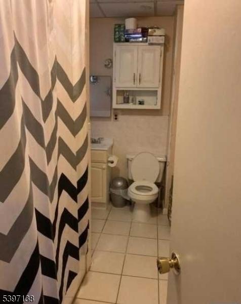 1st floor bath