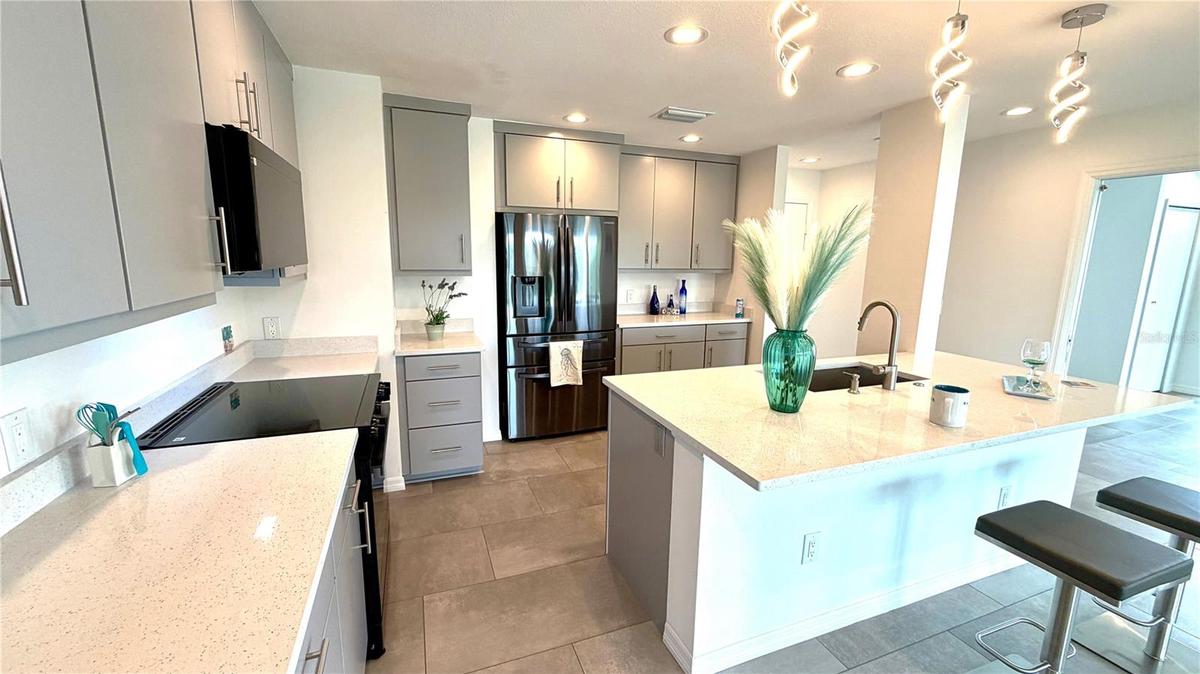 Newer, Upscale Kitchen, Appliances and Cabinets