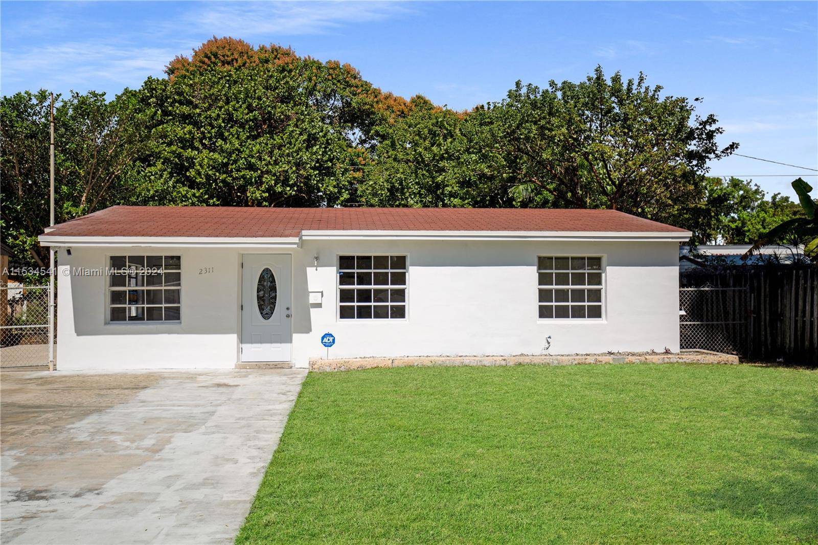HUGE REDUCTION INVESTORS OR FIRST TIME HOME BUYERS In Hollywood, Florida, this charming single family home 3 1 with a 1 1 mother in law suite epitomizes modern living with ...