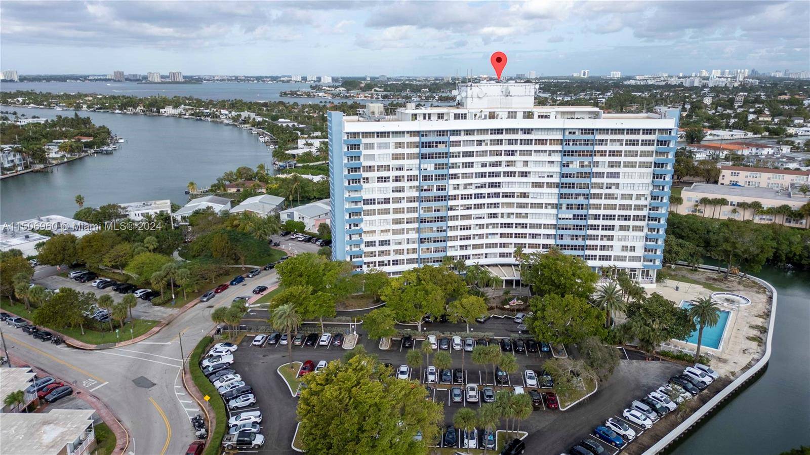 Enjoy the park and sunset views from the balcony of these 2 bedrooms, 2 bath Unit in the Parkview Island.