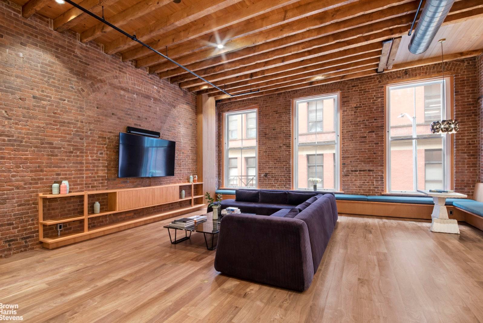 A truly awe inspiring duplex loft in the heart of Tribeca !