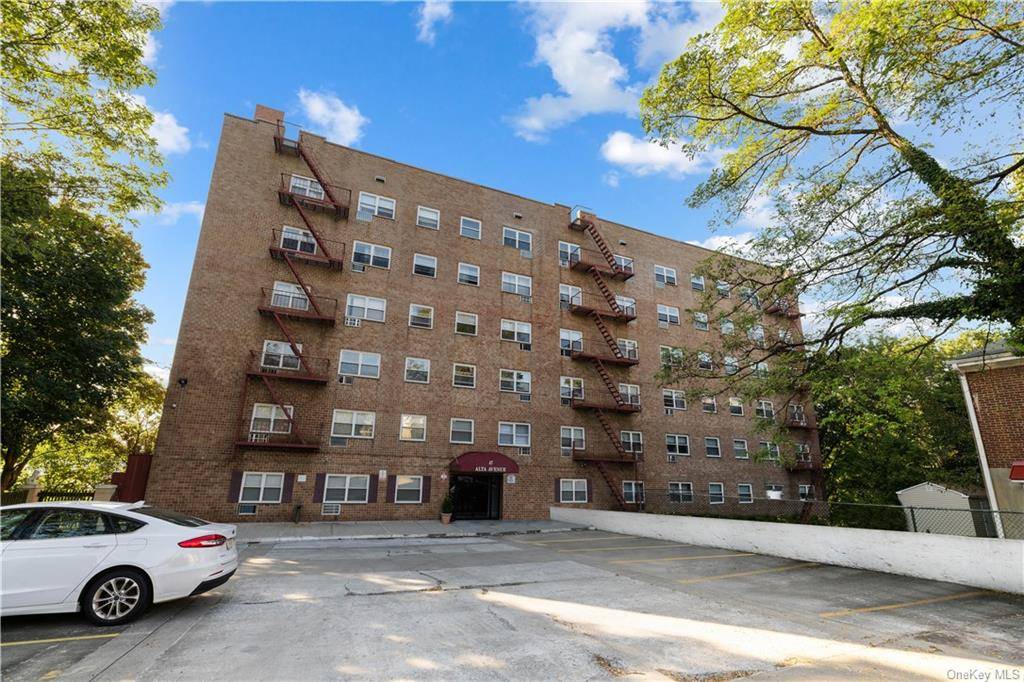 A O, pending board approval Spacious 1 Bedroom unit in a very well maintained Cooperative Building in the Park Hill area of Yonkers.
