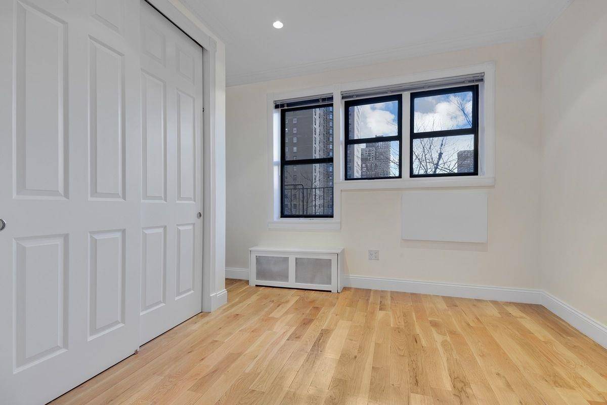 344 EAST 85TH STREET 3KNO FEE on a 13 Month Lease !