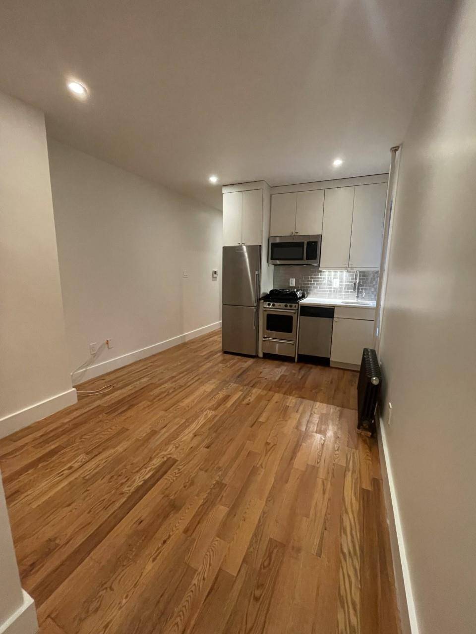 Beautiful 3 bedroom ! 2nd floor walk up Laundry in unit Dishwasher PICTURES ARE NOT OF EXACT UNIT Inquire for video tourPrime South Park Slope apartment featuring exposed brick, bleached ...