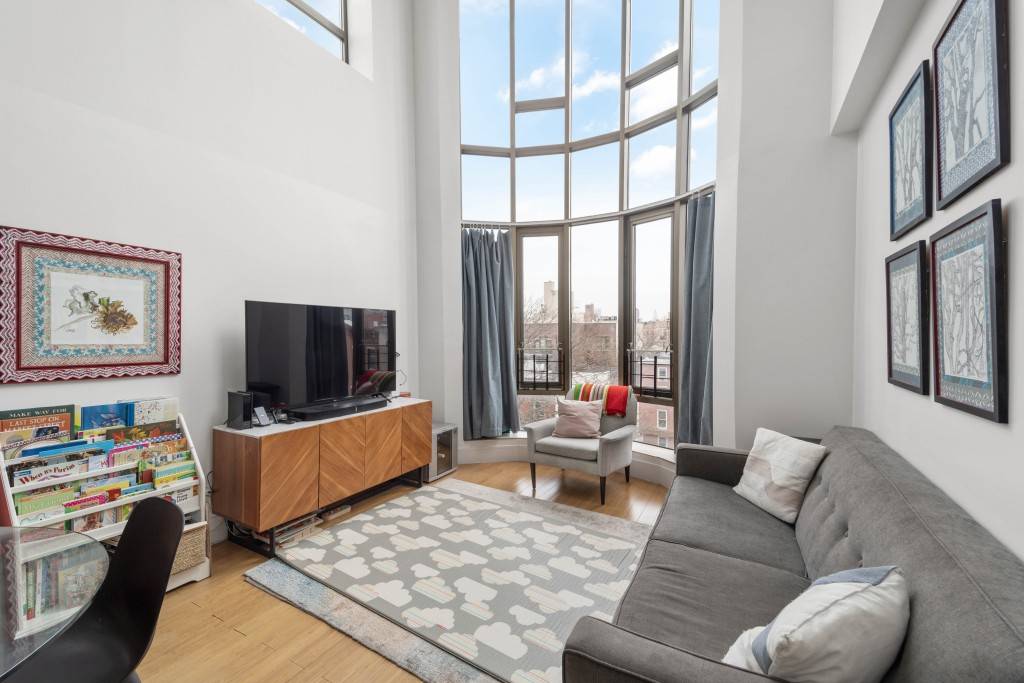 Available on June 1st. Discover a bright 3 bedroom, 2 bathroom duplex with two balconies in desirable South Slope, Brooklyn.