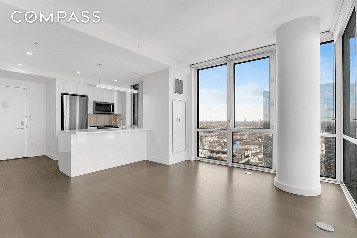 Spacious, condo inspired one bedroom apartment featuring oversized windows, high lofty ceilings, natural oak wood flooring, individual climate control and in unit Bosch washer dryer.