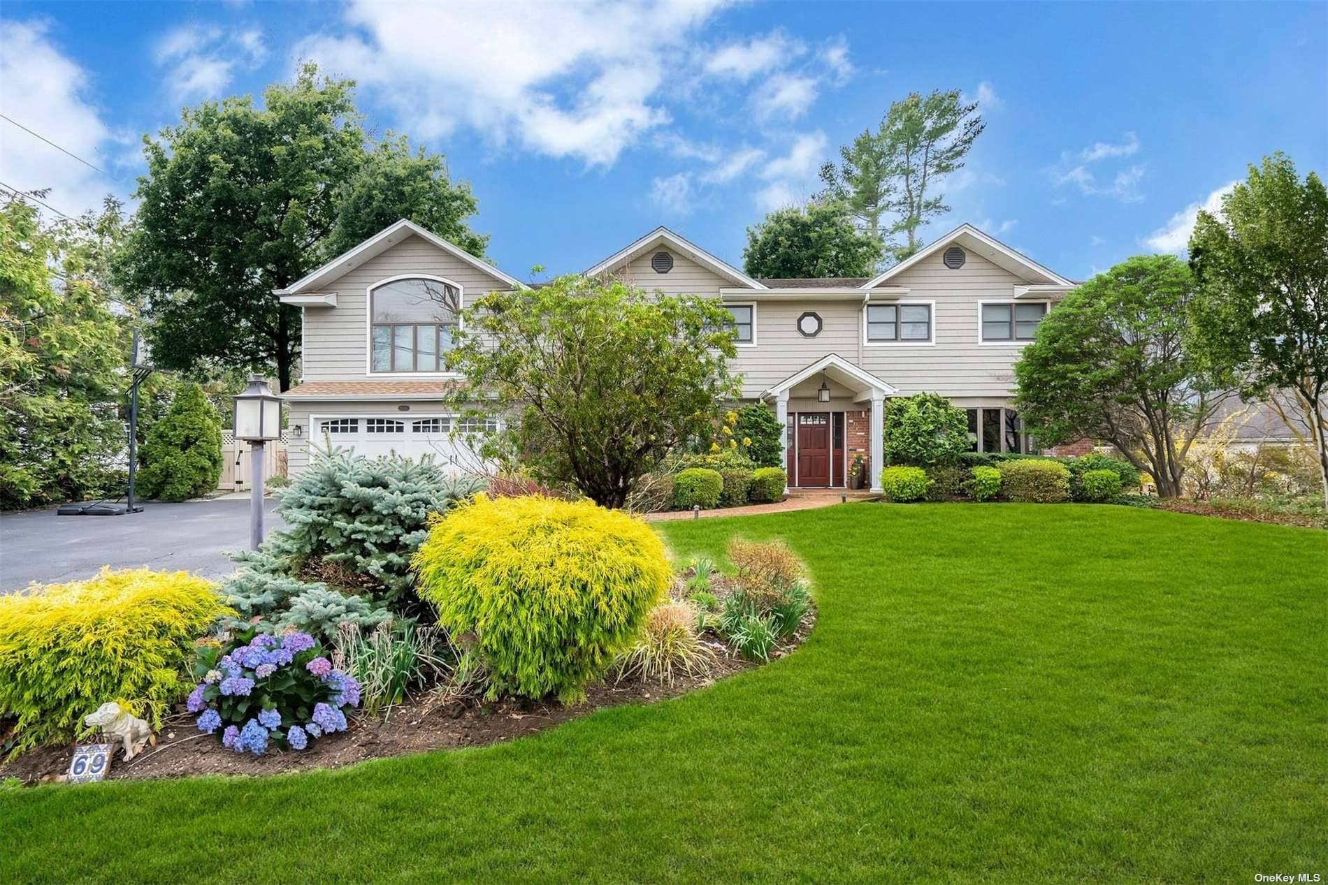 This expansive and impressive Balcony Colonial has more than just curb appeal !