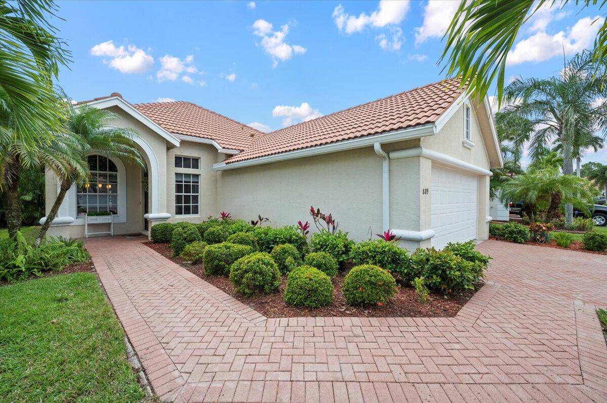 Beautifully maintained 2 2 2 PLUS a Den in sought after Lake Charles.