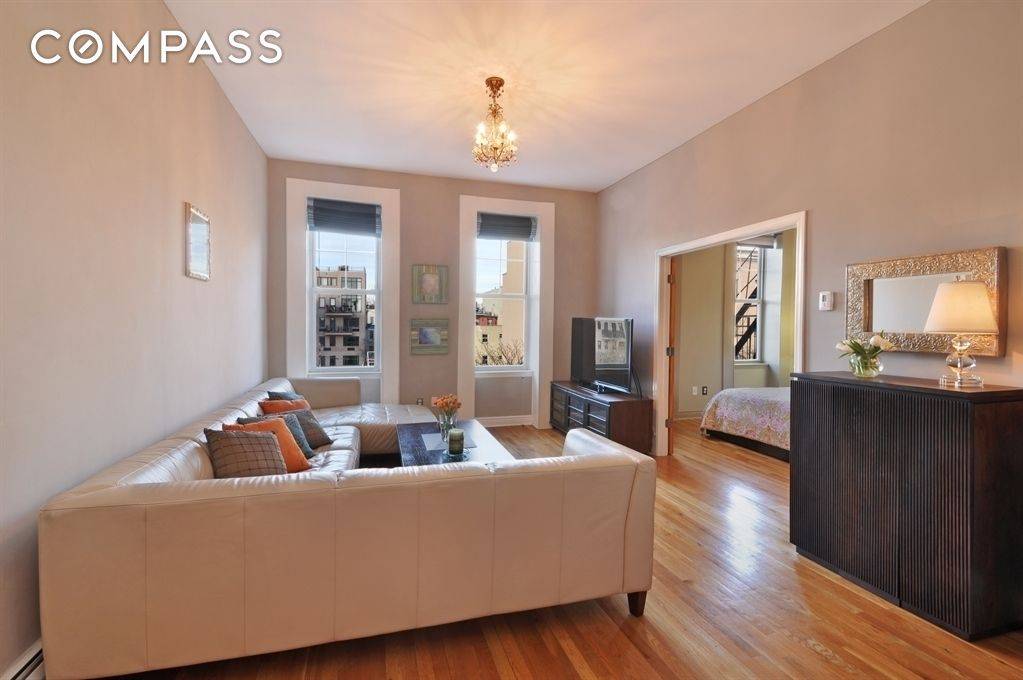 Beautiful, convenient, and well laid out, there isn t an inch of wasted space in this Brooklyn home.