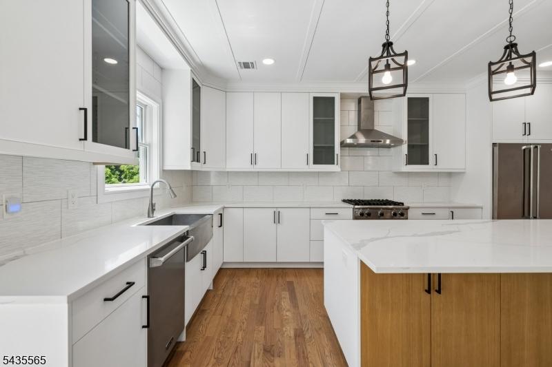 Bright Kitchen w/SS appliances