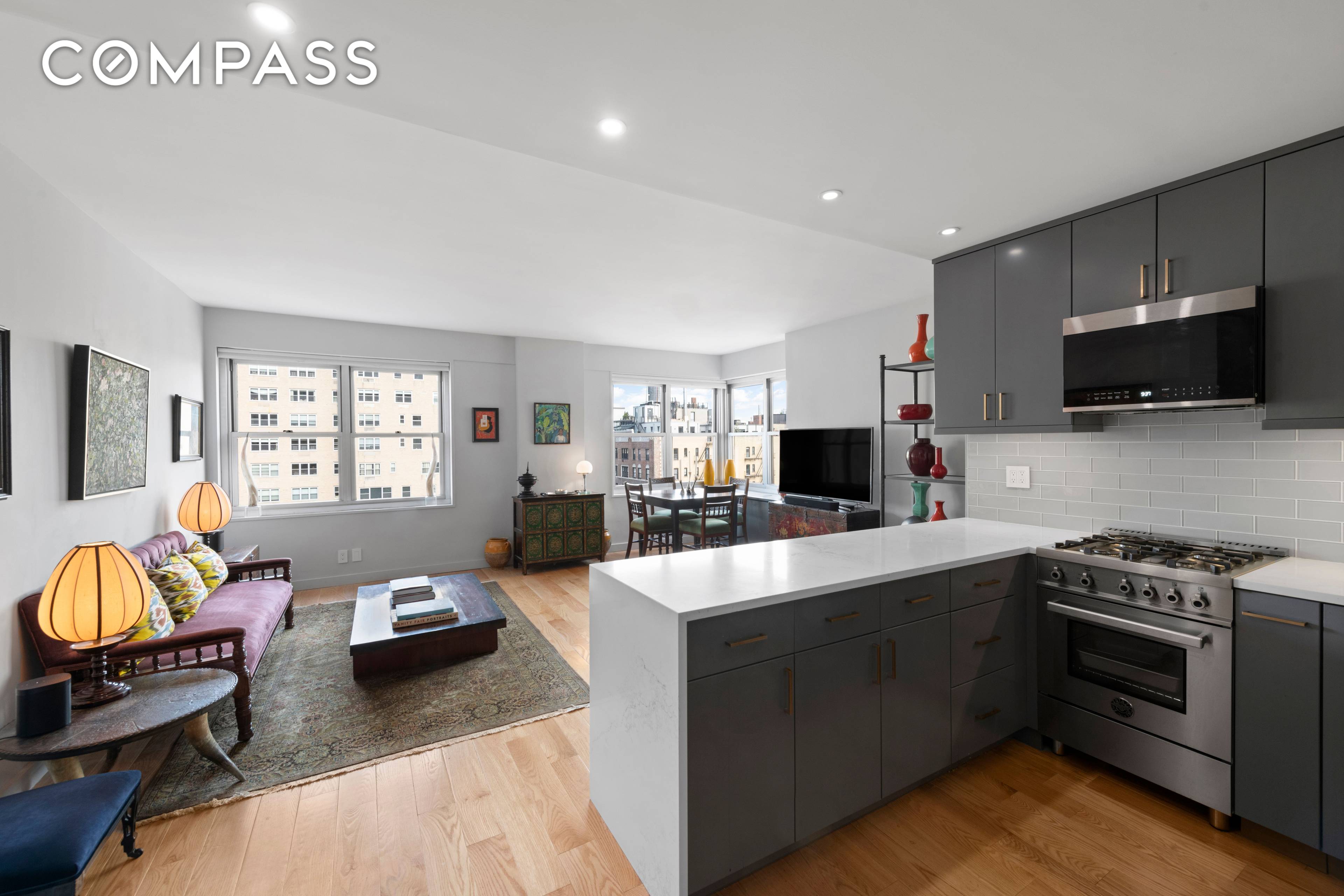 Perfectly nestled high up in the north west corner of Greenwich Village's full service co op, The Brevoort East, is apt 17A, an exquisitely newly renovated 1 bedroom, 1 bathroom ...