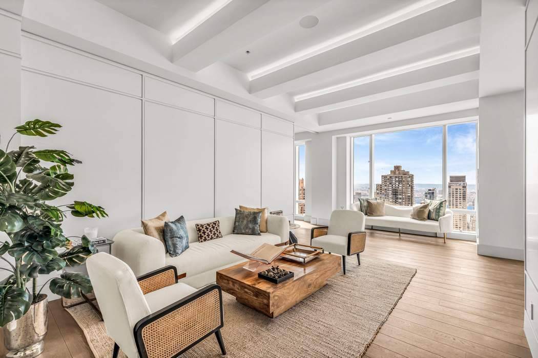 Stunning open and bright panoramic Western views over the Hudson River and city skyline from floor to ceiling windows in this grand, luxurious, 3 Bed, 3.