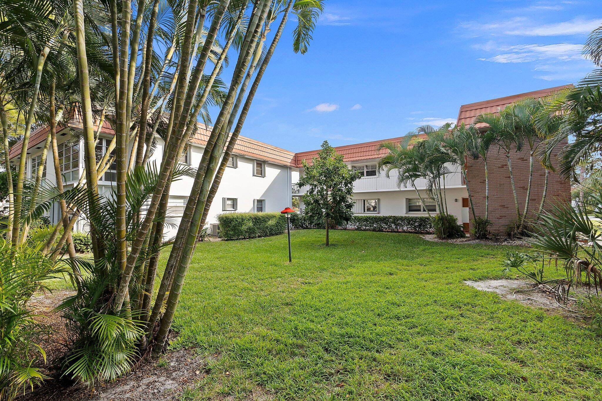 2Bed 2Bath corner condo fully furnished on the 2nd floor in Vista Pines.