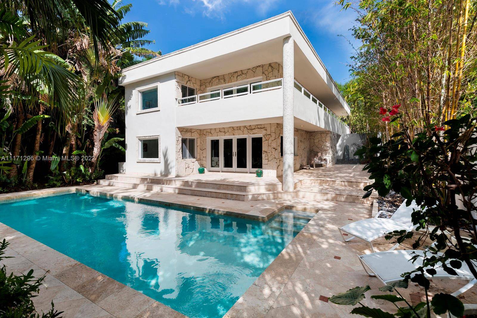 Owner Financed Experience the ideal indoor outdoor lifestyle you crave in this tastefully designed home in a desirable Coconut Grove location.