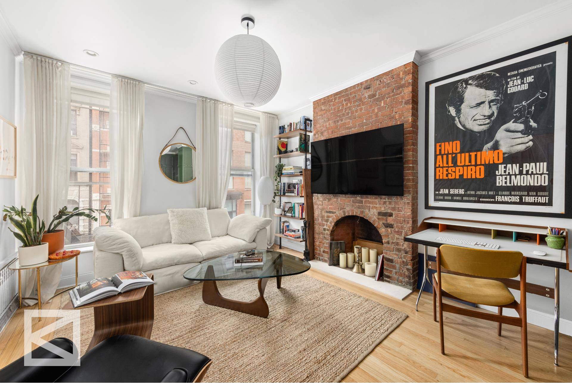 Discover the perfect blend of comfort and style in this one bedroom apartment located in the vibrant neighborhood of Chelsea.