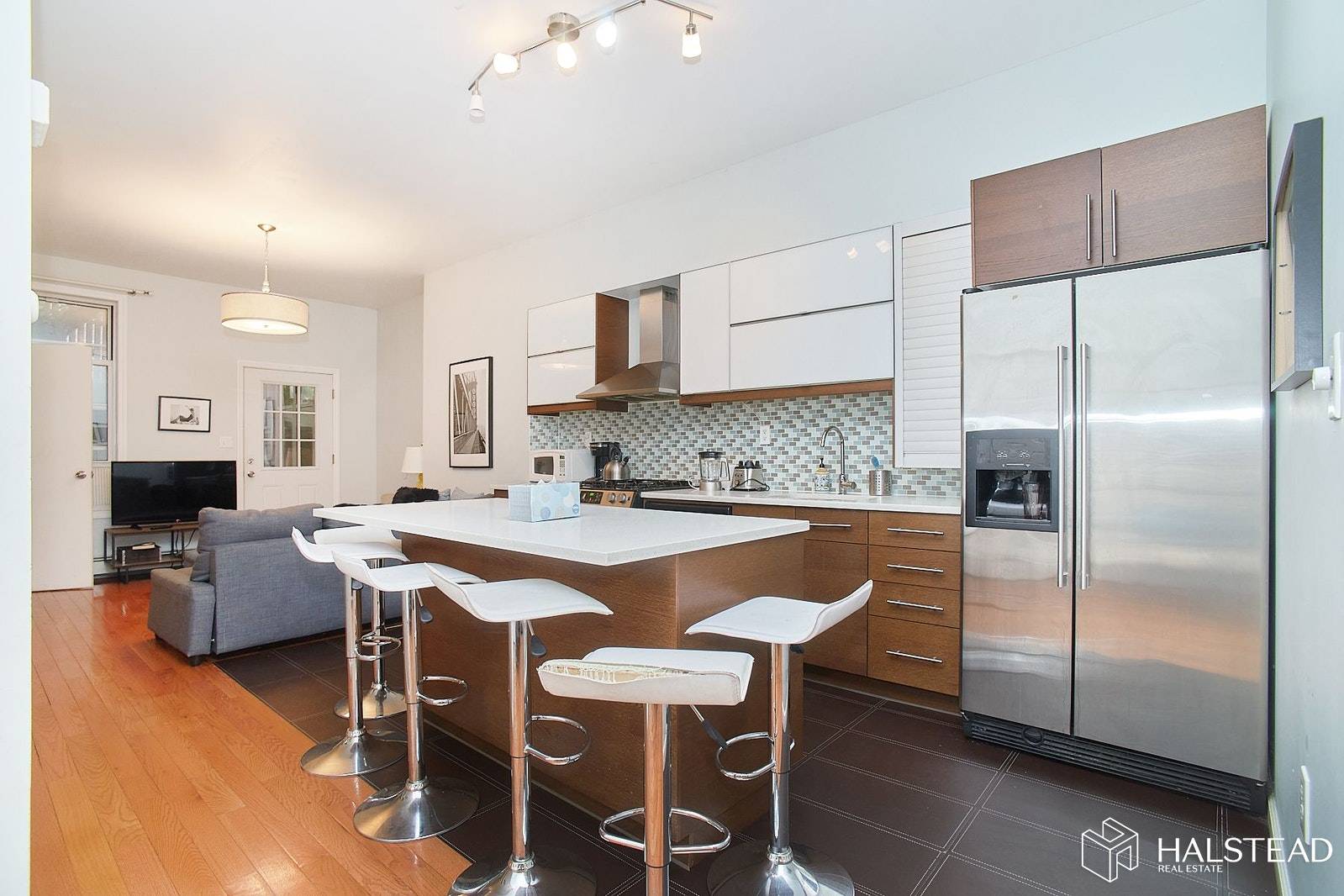 Situated on the first floor of a beautiful Brownstone building, this elegant, fully renovated 3 bed 2 bath apartment boasts high end modern finishes and includes a peaceful, serene outdoor ...