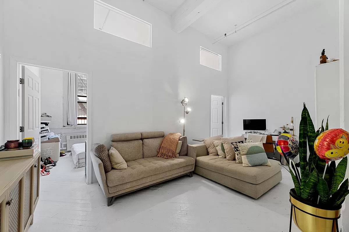GORGEOUS TRUE 3BR IN A PRIME DUMBO LOCATION !