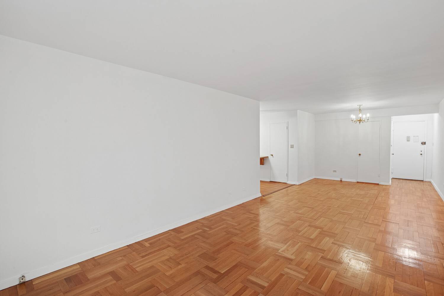 Prime Upper East Side HUGE One Bedroom Junior 4 Co op in an elevator full time doorman building !