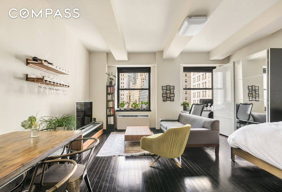 Located at one of the Financial District's most desirable addresses, this impeccably appointed rare South facing alcove studio boasts some of the most amazing features downtown.