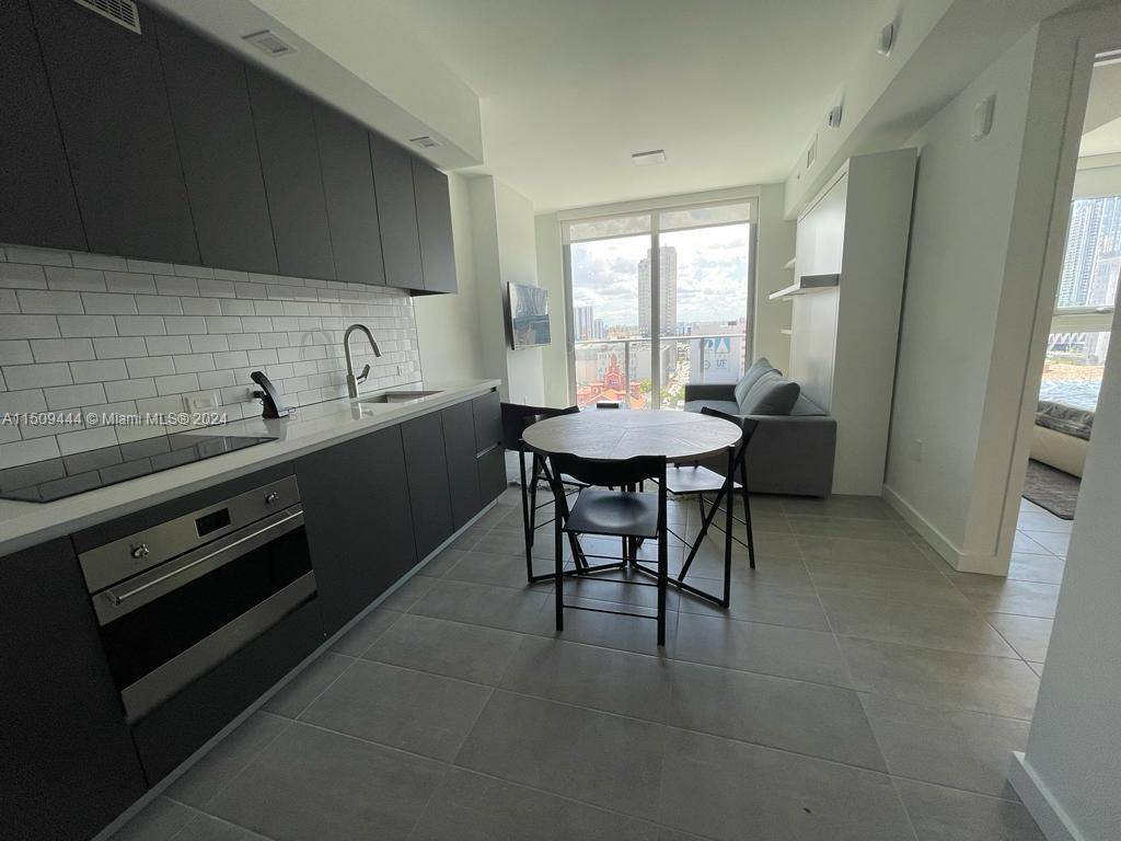 Experience urban luxury in this 1 bed, 1 bath downtown oasis.