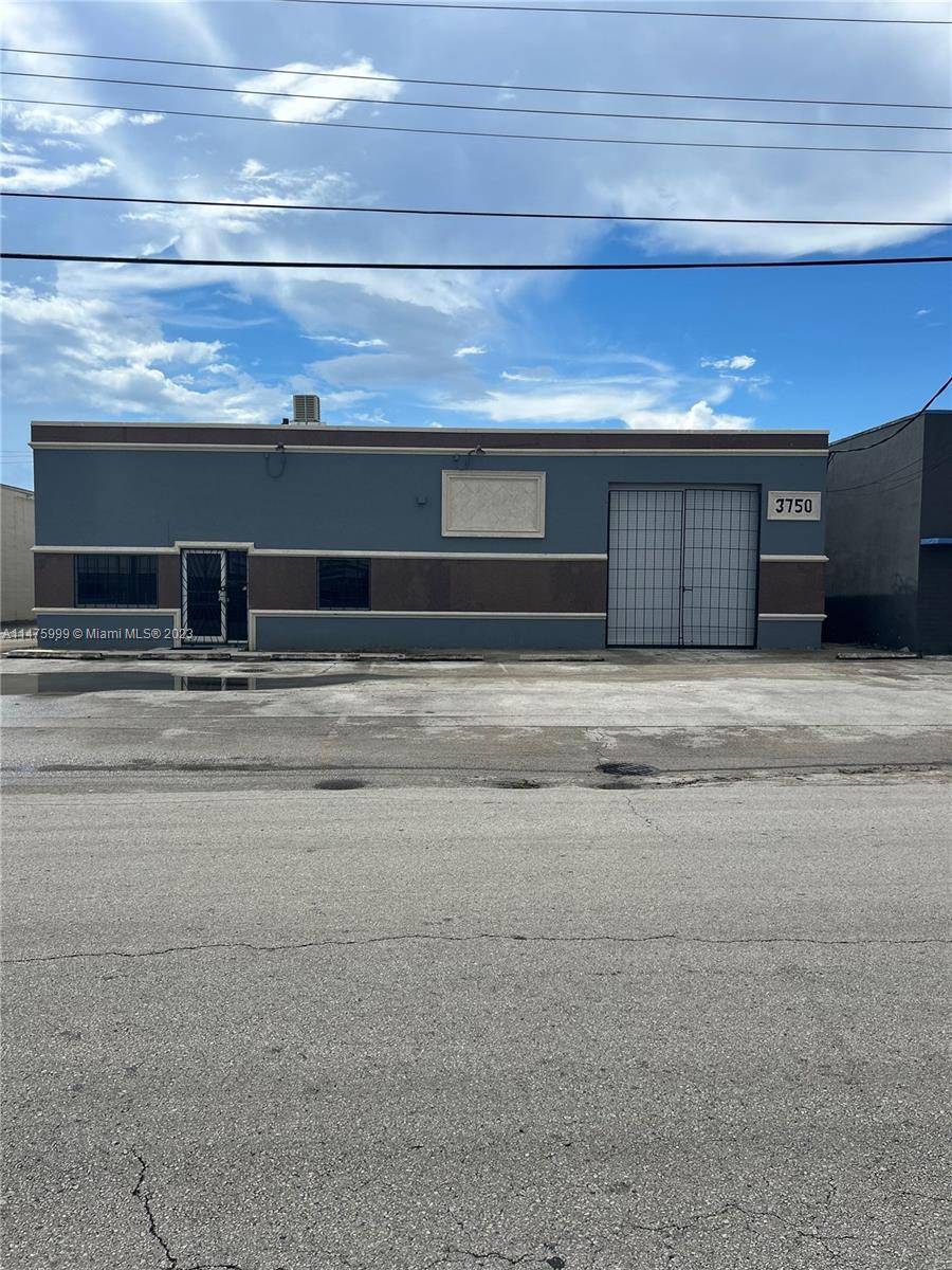 ZONED LIGHT MANUFACTURING, THIS INDUSTRIAL WAREHOUSE BUILDING FEATURES A SPACIOUS OFFICE AREA OF ABOUT 1200 SQ FT AND 3 BATHROOMS UNDER A C W TILE FLOORS.