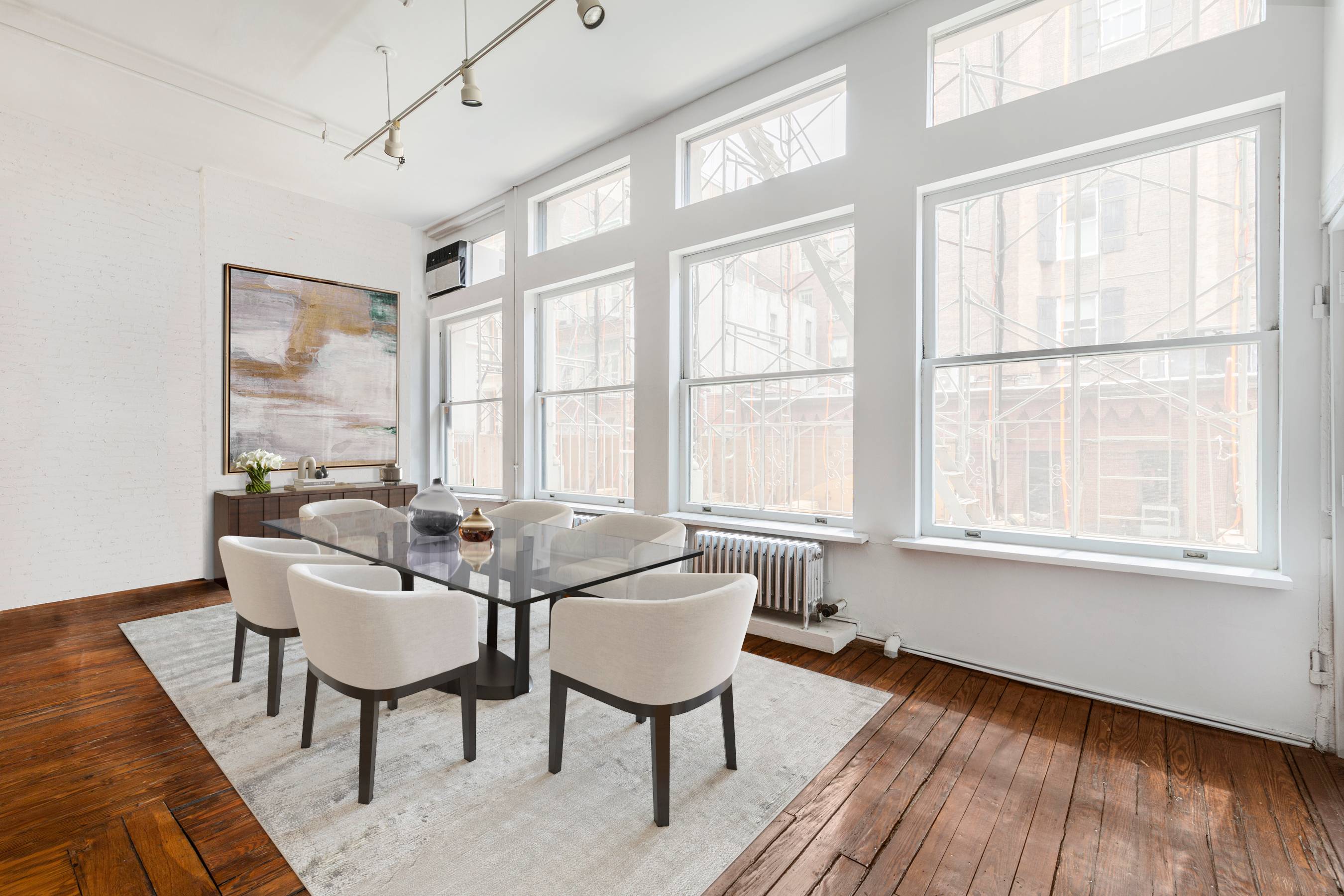 Welcome to your new Soho loft home !