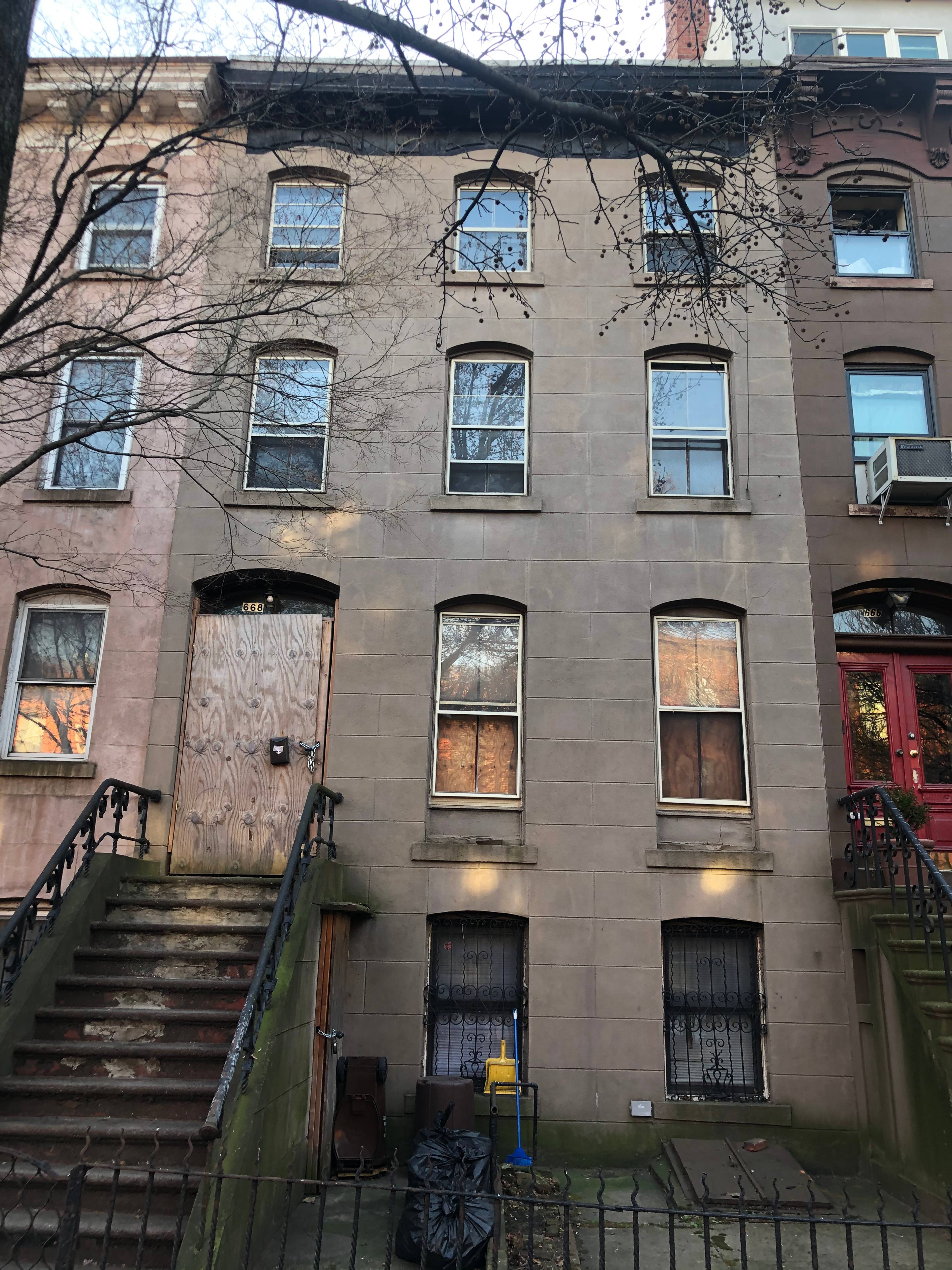 TOTALLY VACANT THIS HOUSE NEEDS A COMPLETE GUT RENOVATION Four story, 20 foot wide by 36 foot deep Brownstone on a quaint tree lined block in Park Slope Brooklyn.