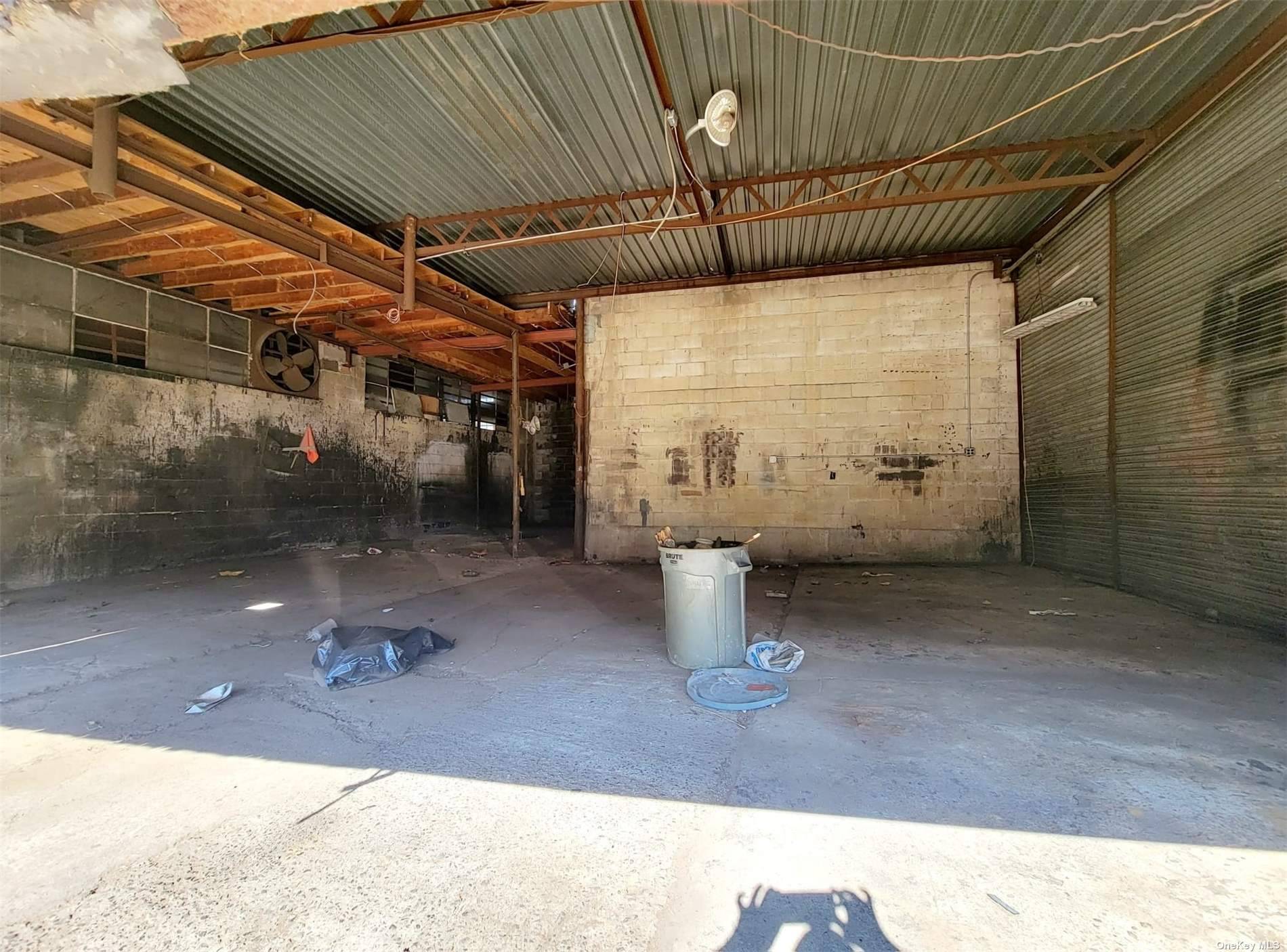 Welcome to our real estate rental listing for a warehouse commercial space.