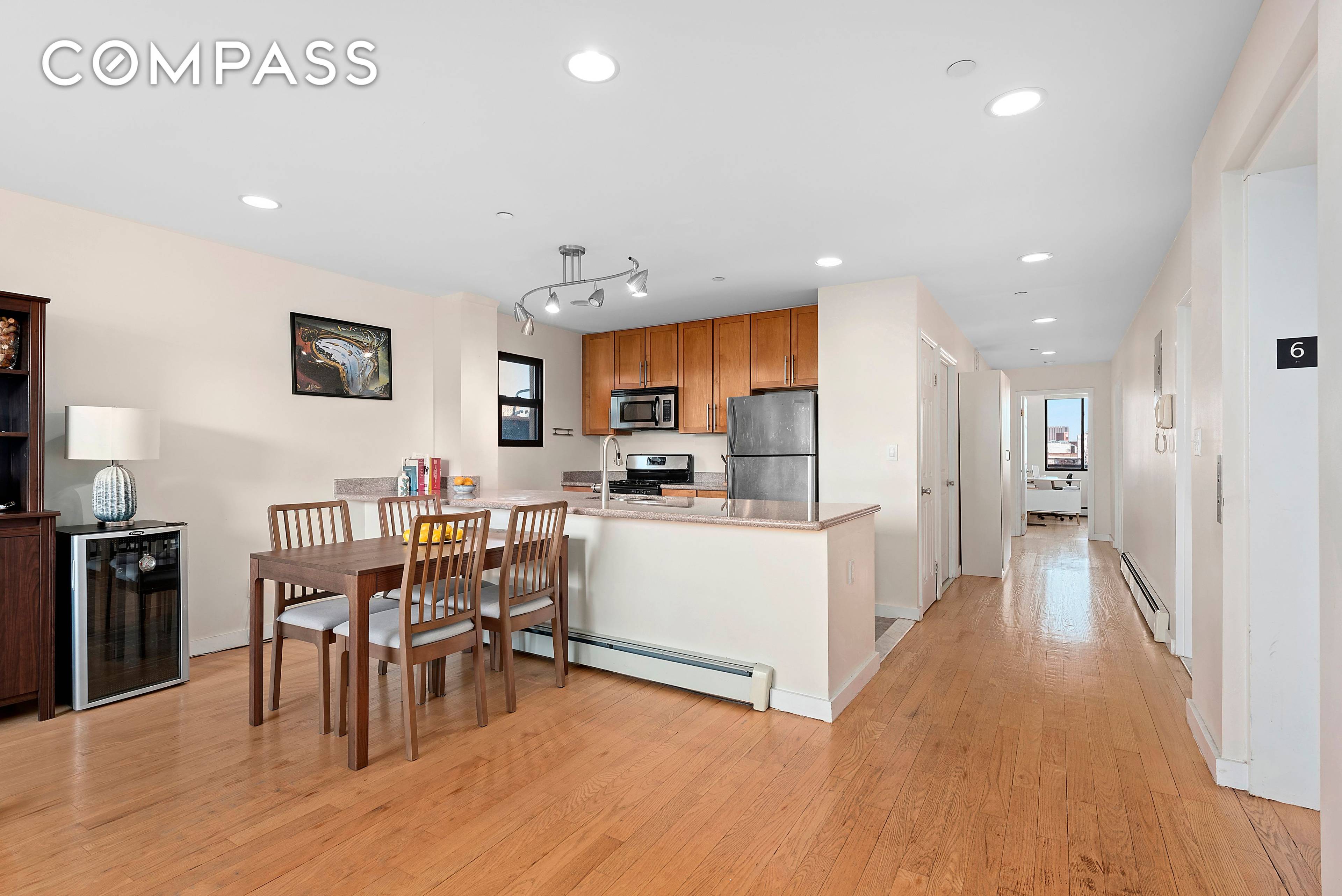 NO FEE rental in a luxury boutique condo ideally situated between the astute Columbia Presbyterian Hospital campus and the gorgeous Harlem River Park.