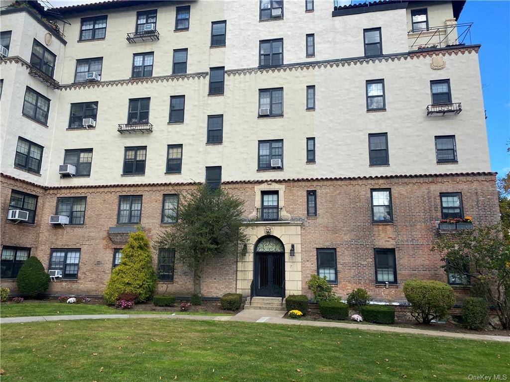 Sunny and bright one bedroom corner unit with dining alcove in Wykagyl Gardens ; a beautiful sought after pre war building located in the prestigious Wykagyl section of New Rochelle.