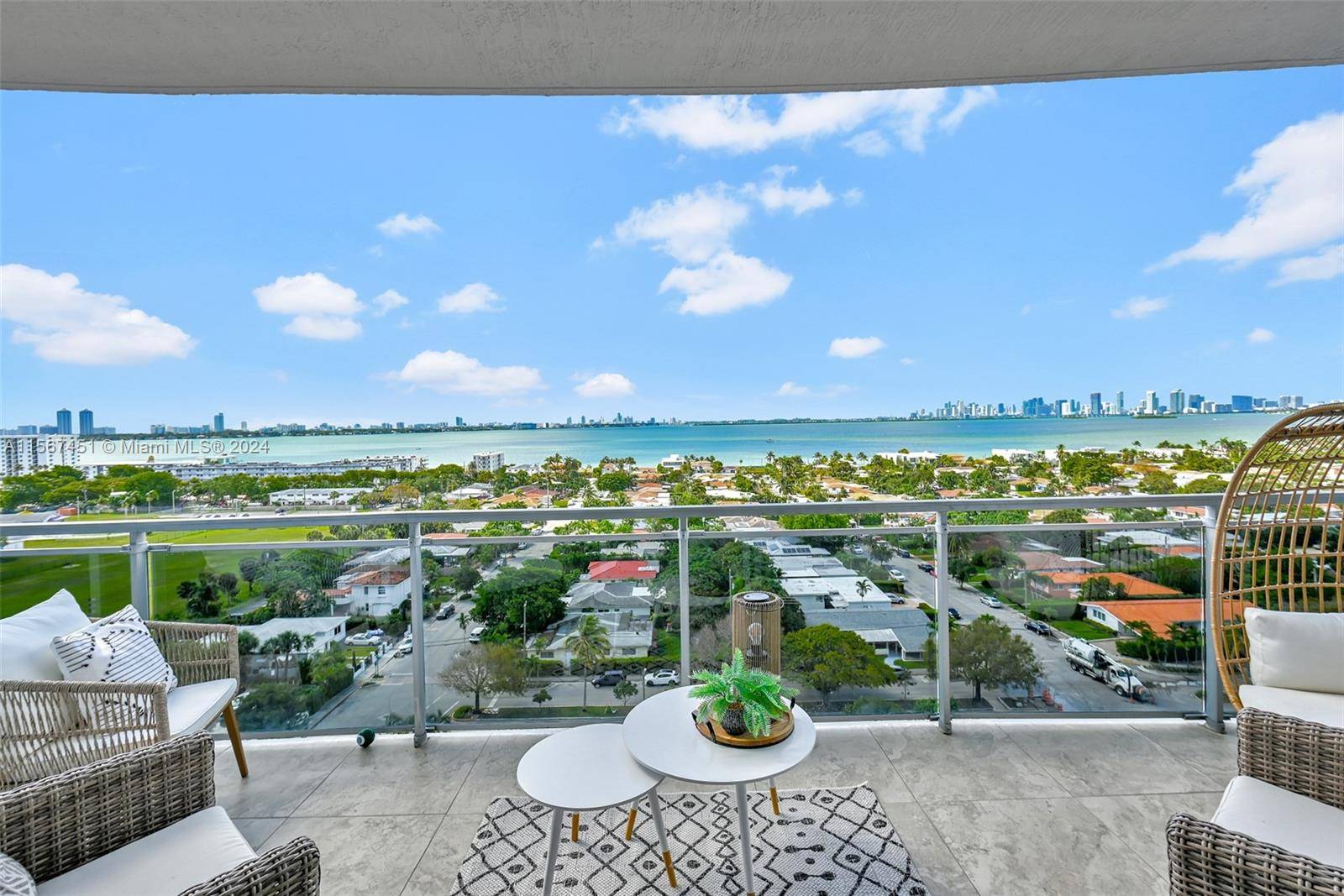 Opportunity to own a 2 bedroom den with 10 ft ceilings, impact windows and one of the best city bay views of Miami.