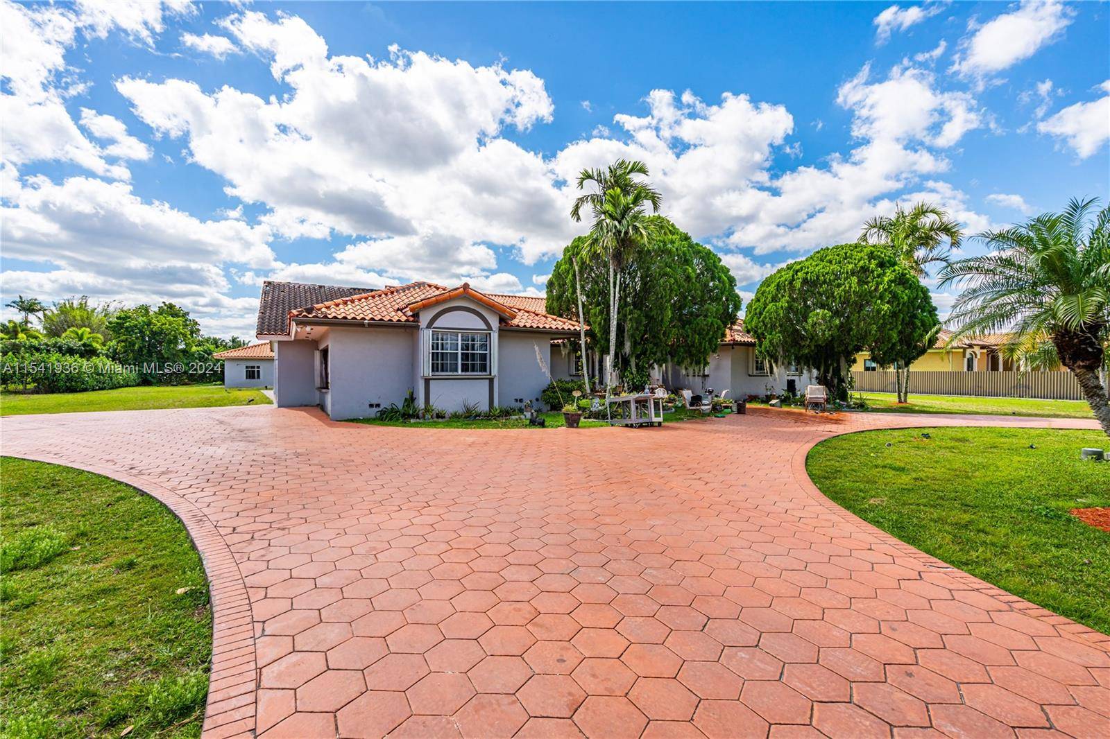 Welcome Home ! Nestled in the heart of Homestead is this spacious 5 bedroom 4 bathroom home on 1.