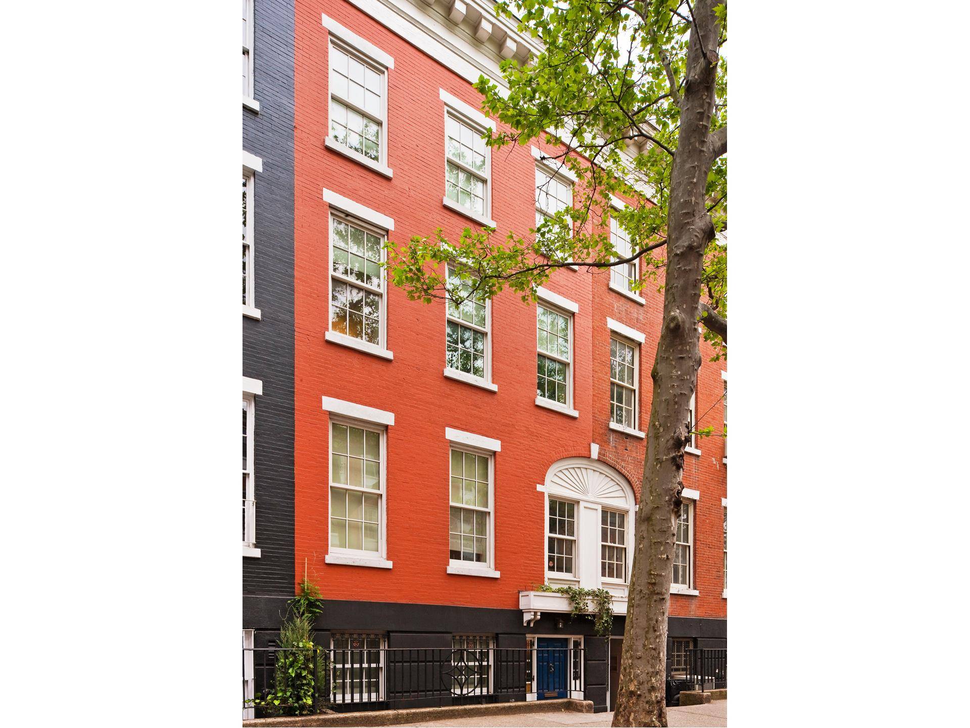 A quiet and secret enclave in the heart of Greenwich Village for over 100 years, the houses on Sullivan MacDougal Gardens are an oasis amidst the excitement of downtown Manhattan.
