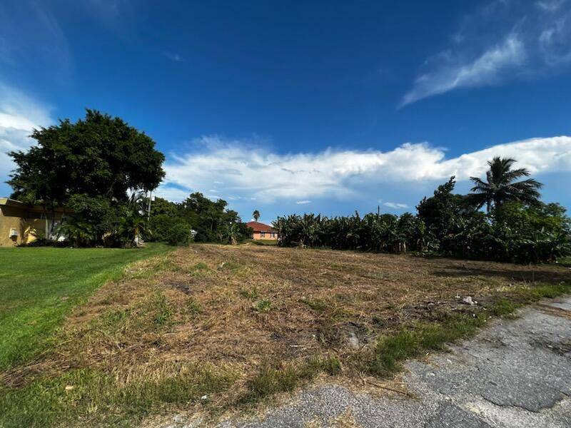 Are you looking for the perfect commercial piece of land in Pahokee ?