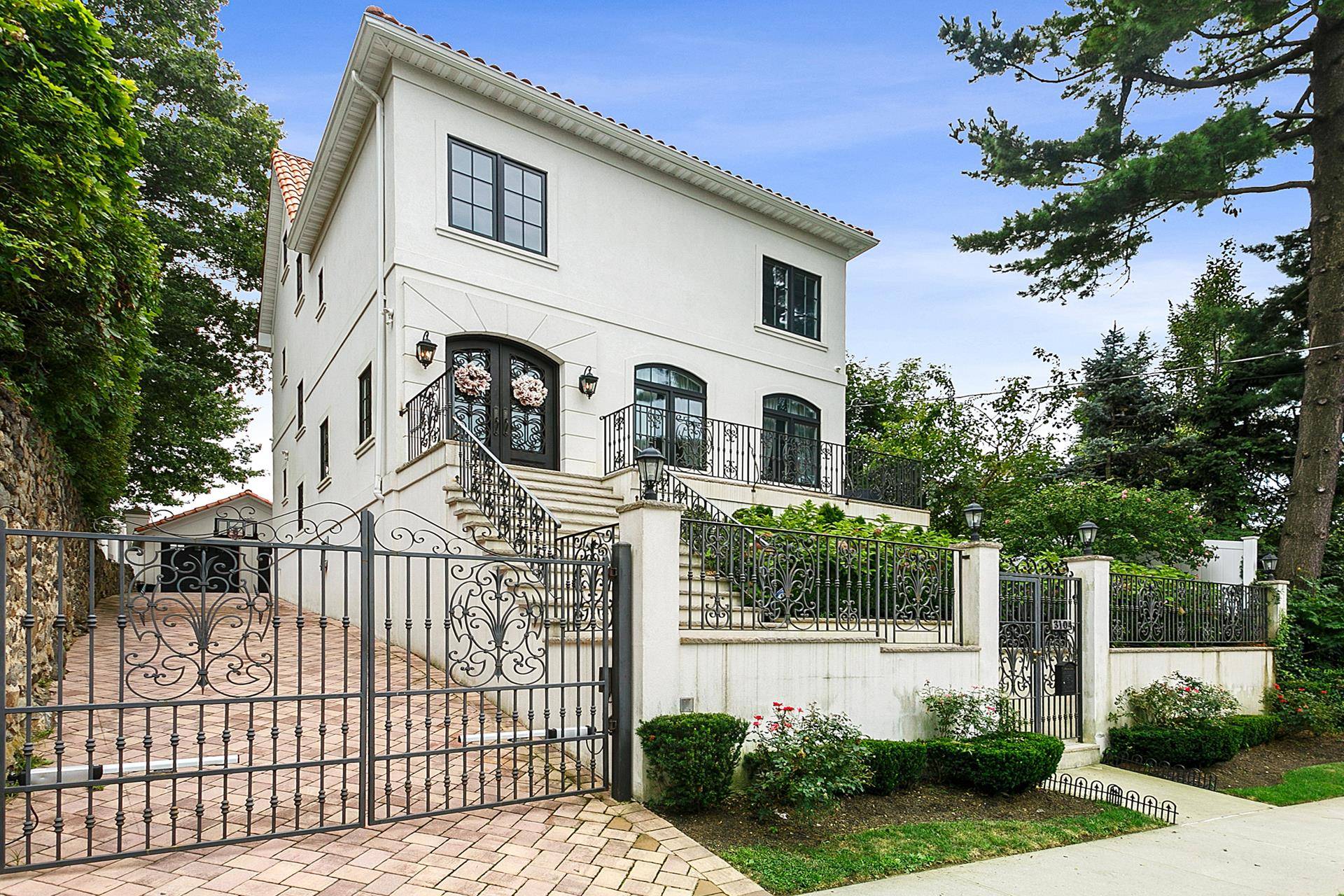 Mediterranean house with a lovely garden amp ; patio, built in 2016 in the heart of Riverdale.