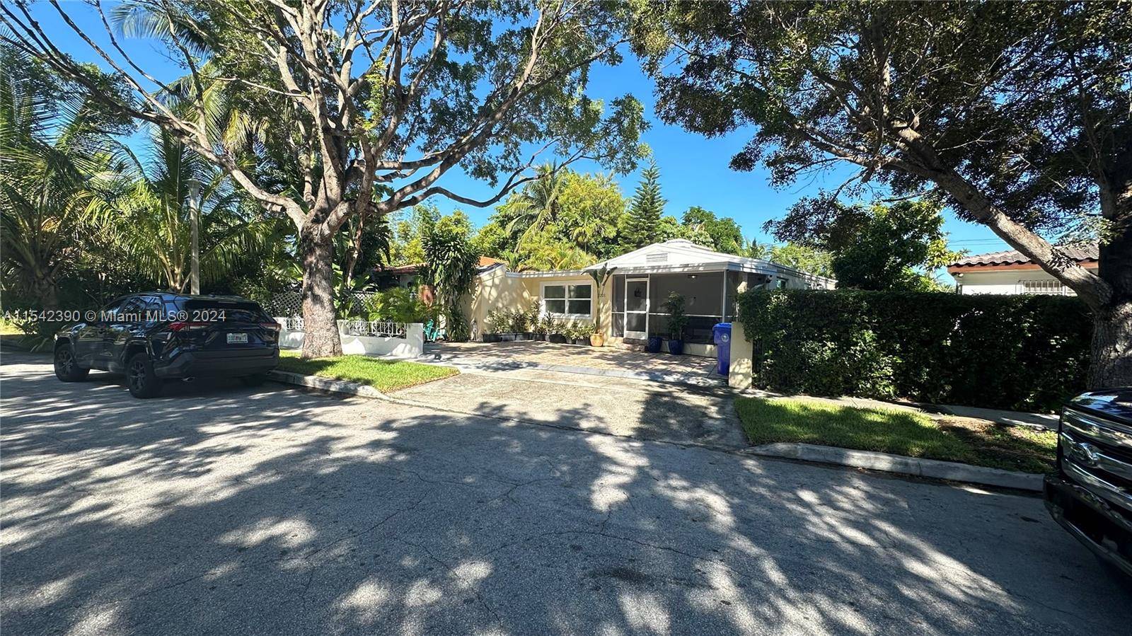 Discover a profitable Airbnb single family home in Coconut Grove with authentic hardwood pine floors, a new roof, air conditioning, and a tankless water heater.