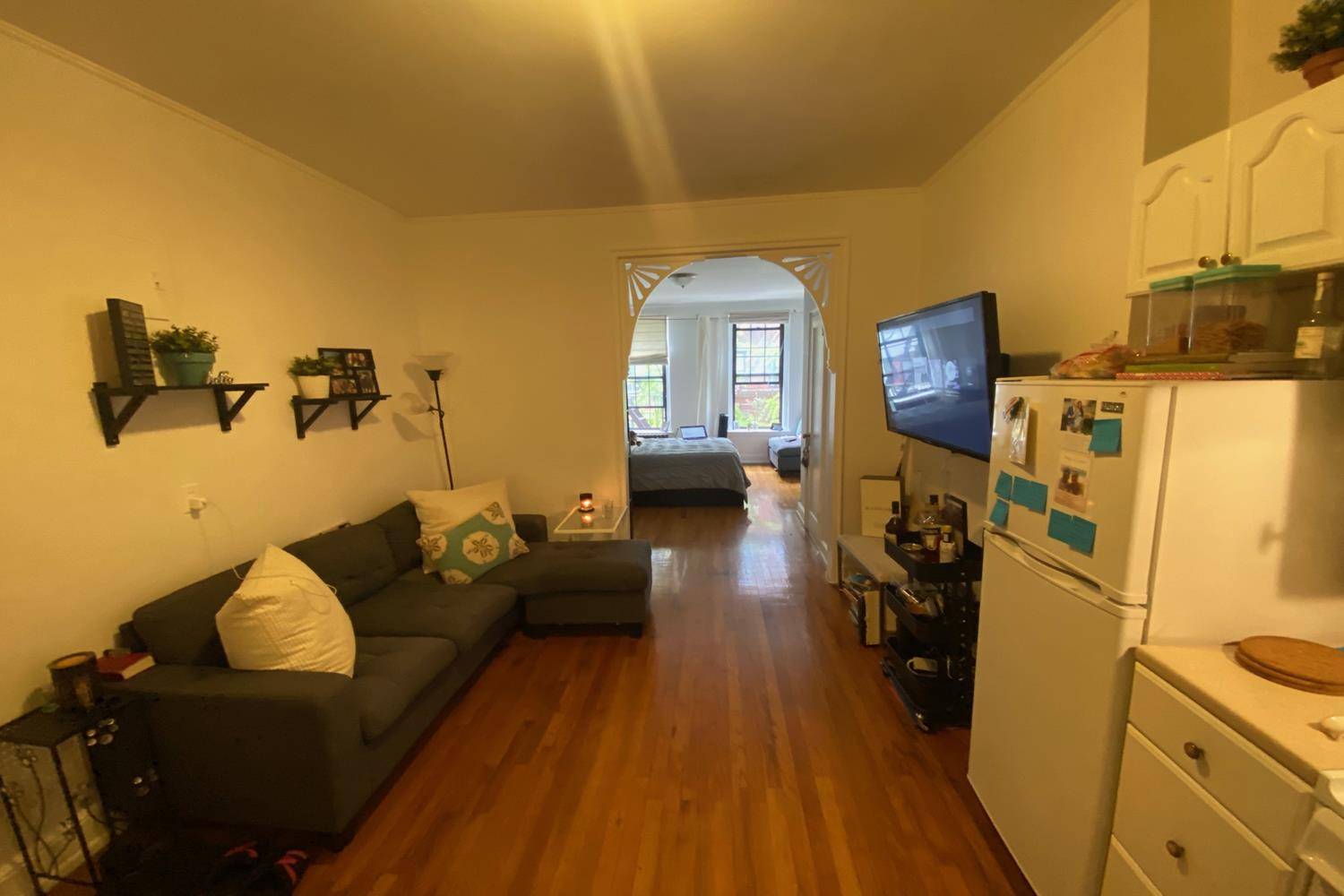 SPACIOUS LOFT LIKE Jr. 1 BEDROOM in BEST SOHO LOCATION This apartment is situated in one of the best quite tree lined streets in Soho.