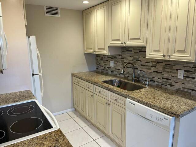 24K PRICE ADJUSTMENT ON THIS BEAUTIFUL 2 BEDROOM, 1 1 2 BATH UNIT WITH UPDATED KITCHEN.