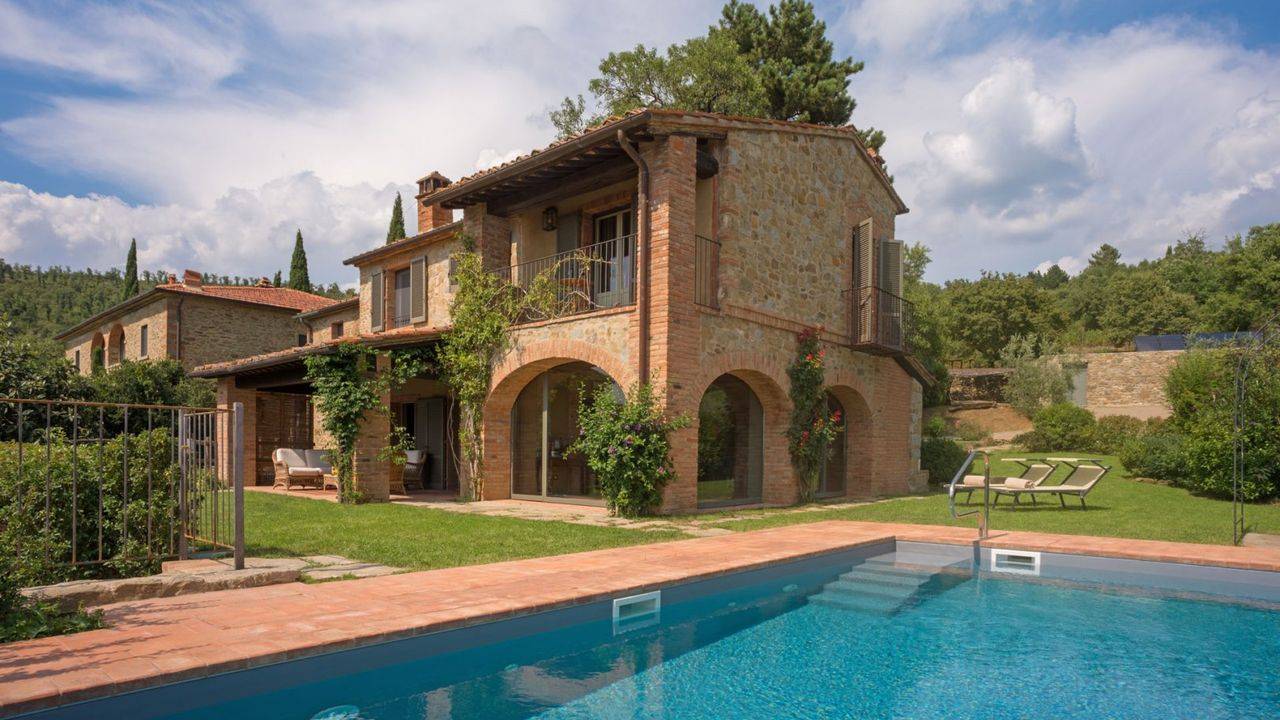 Winery for sale in Tuscany. Wine company of 23 hectares with vineyard, 3 farmhouse 3 swimming pools and winery