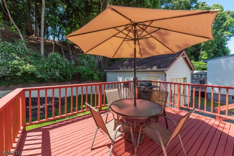 Rear deck off kitchen
